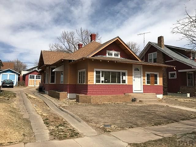 1st image of 907 E 10th St