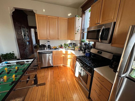 3rd image of 1512 N Oakley Blvd APT 3