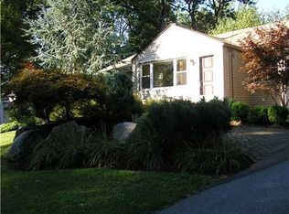 18 Woodmont Dr, Cranston, RI 02920