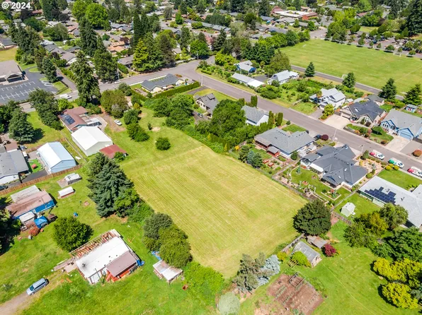 8805 NW 9th Ave, Vancouver, WA 98665