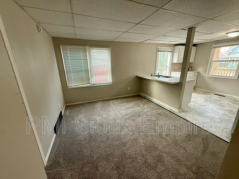 316 N Sherman Ave — Photo 4