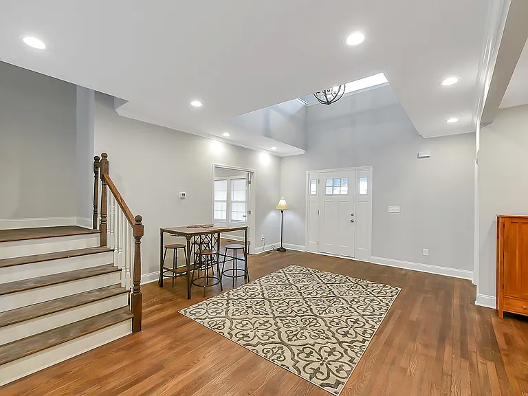 1378 Lakewood Ave SE — Photo 23