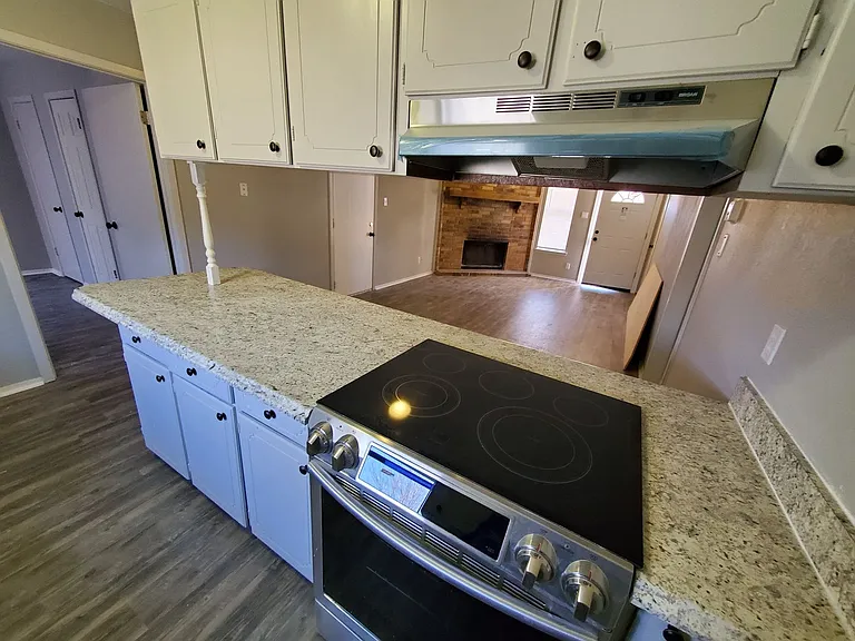 3322 Erin St — Photo 7