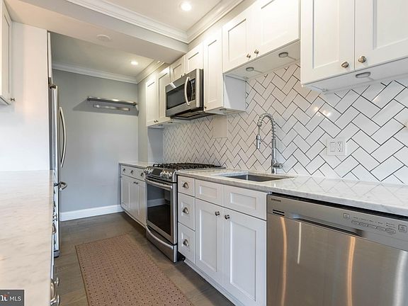 3rd image of 4201 Cathedral Ave NW APT 917E