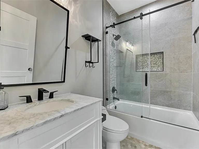 2129 Lorraine Dr — Photo 25