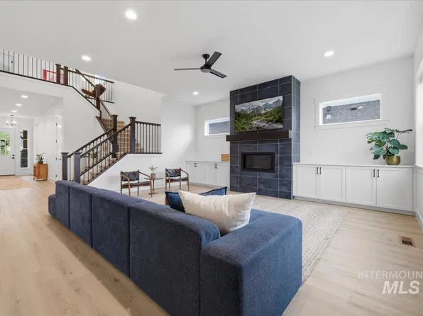 125 S Eagles Roost Way, Eagle, ID 83616