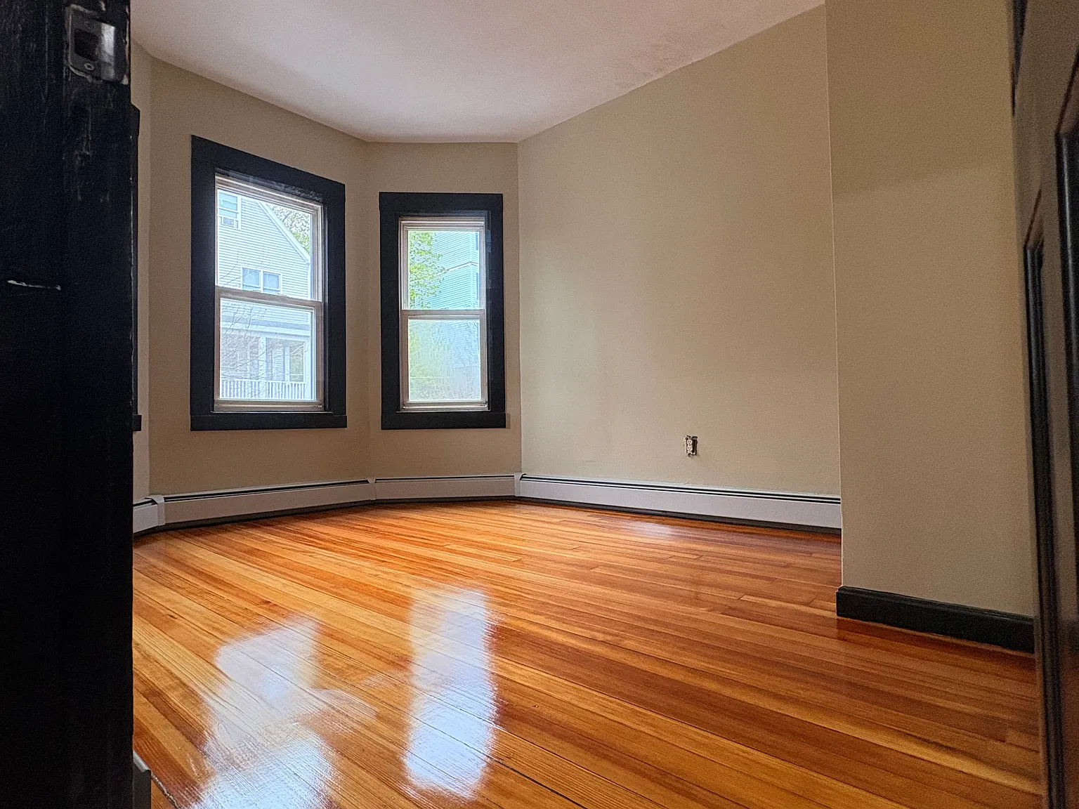 4 bed, 1300 sqft, $3,600 — Photo 2
