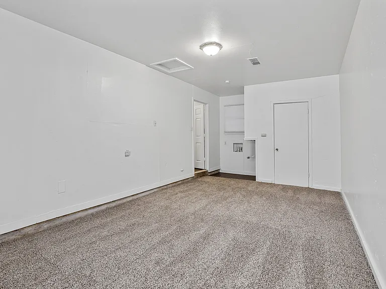 711 N Carroll Blvd — Photo 13