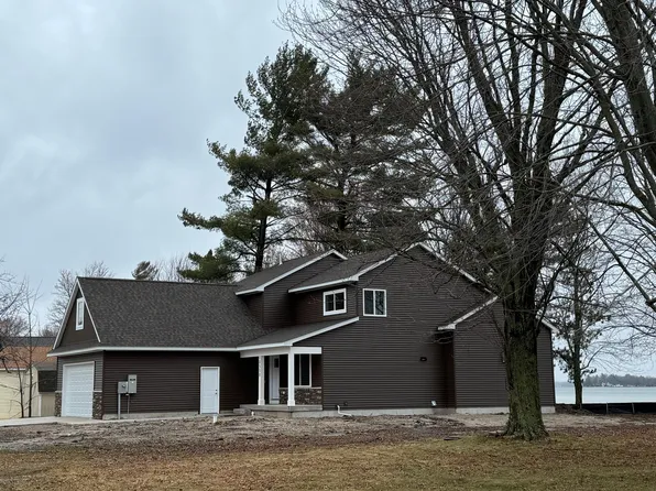 10558 W Shore Dr, Houghton Lake, MI 48629