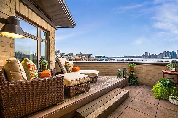 Sold by Keller Williams City Life Realty | media 47