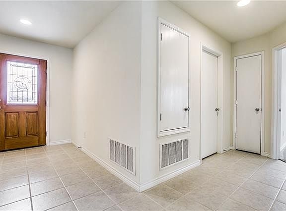3rd image of 14813 Magnolia Ln