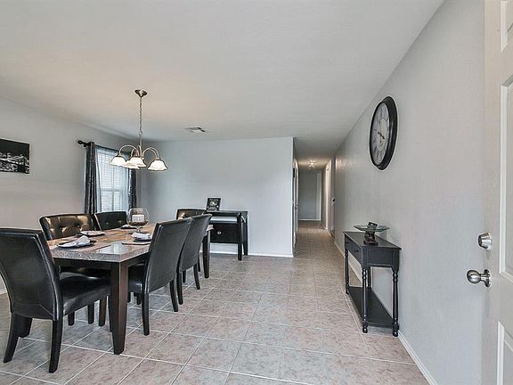 4th image of 24822 Colonial Maple Dr