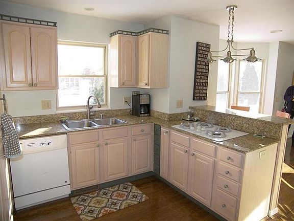 4th image of 725 Myrtle Ave