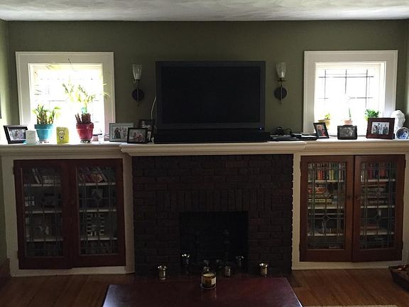 Decorative fire place and mantel in living room