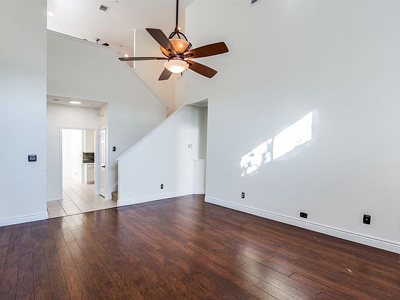 3rd image of 3104 Parma Ln
