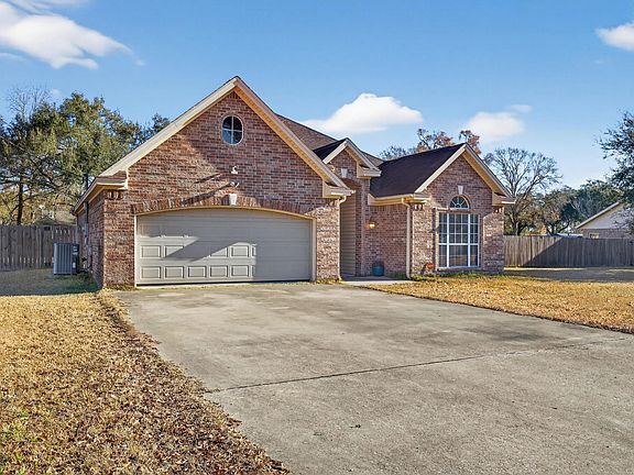 4th image of 890 Barnhill Rd