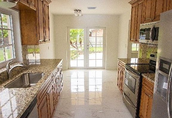 3rd image of 6131 Sw 93 Avenue