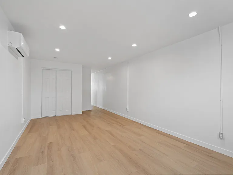1195 Georgia St — Photo 6