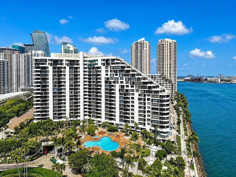 520 Brickell Key Dr #A1113 — Photo 1