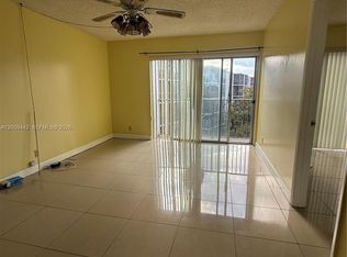 Lakesure Apartments, Hollywood, FL 33025