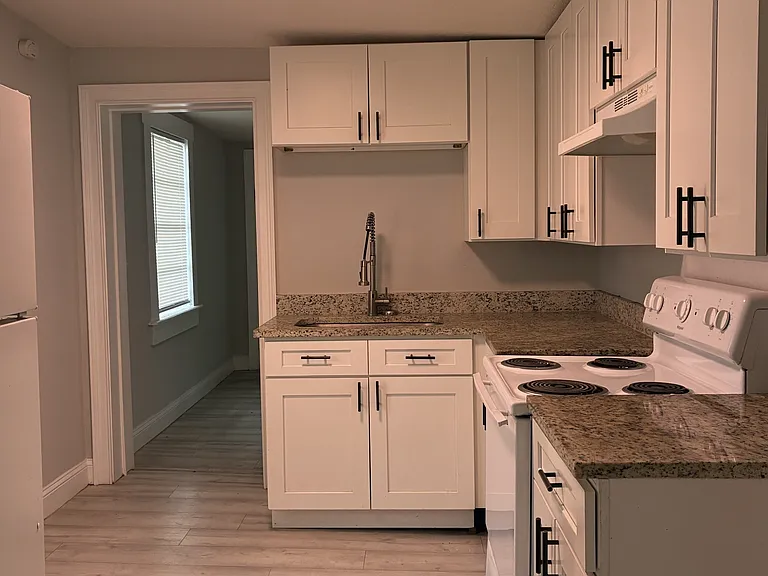 2344 Johnson Ave — Photo 10