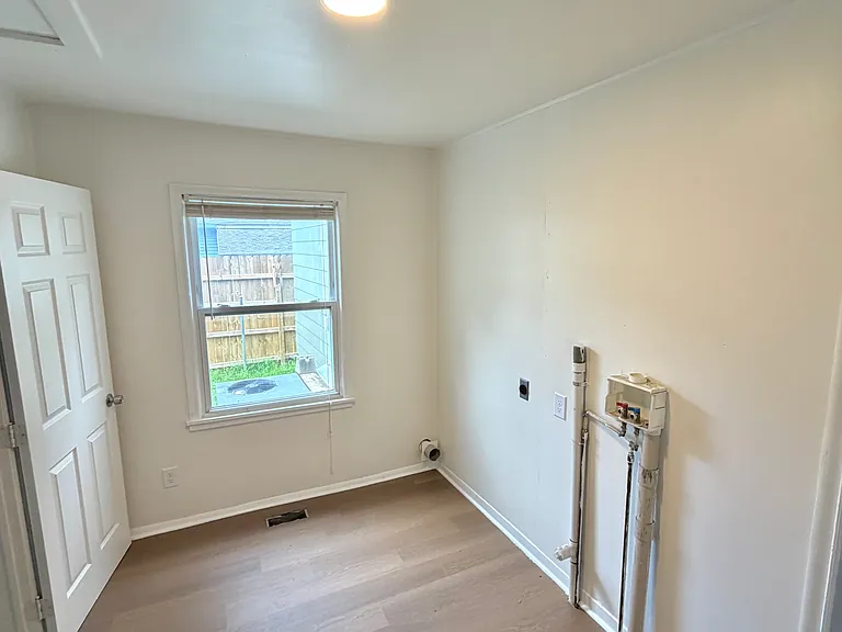 1002 S Hickory St — Photo 4