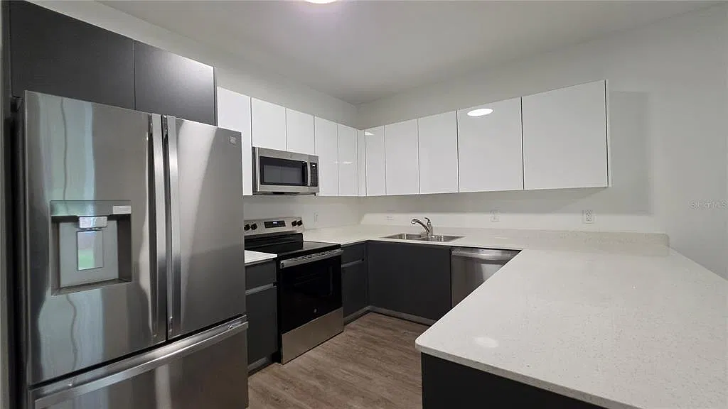 3 bed, 2.5 bath, 1349 sqft, $2,300 — Photo 4
