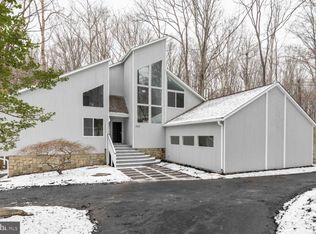 202 River Park Dr, Great Falls, VA 22066