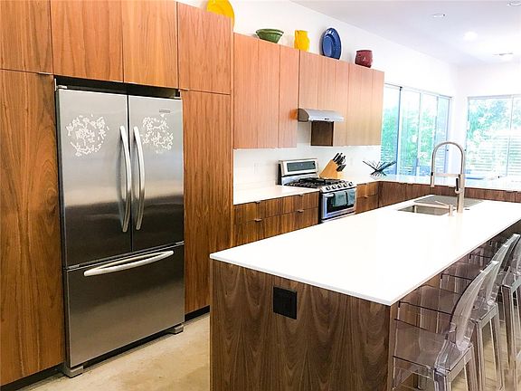 5th image of 50 Waller St #B