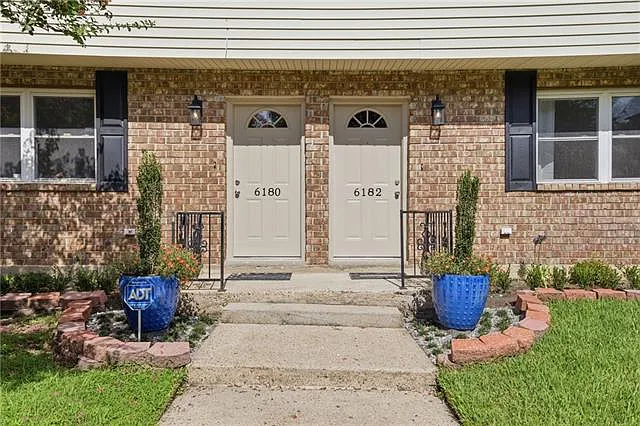 6180 Milne Blvd — Photo 2