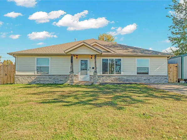501 S 12th St, Rogers, AR 72756
