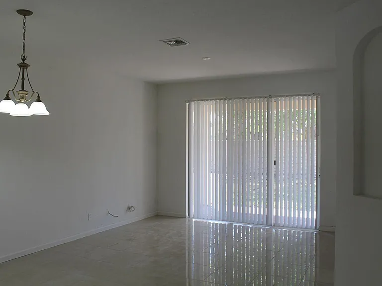 1804 SW Jamesport Dr — Photo 10