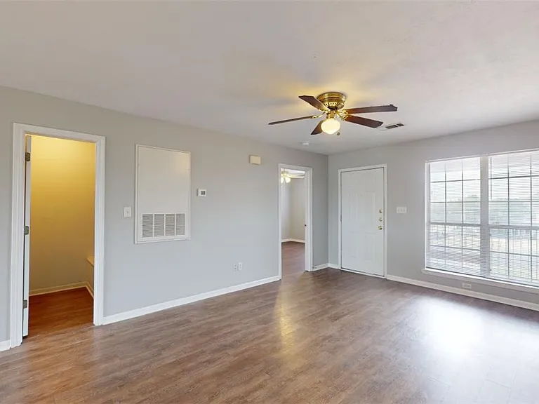1507 Hollowhill Dr #B — Photo 4
