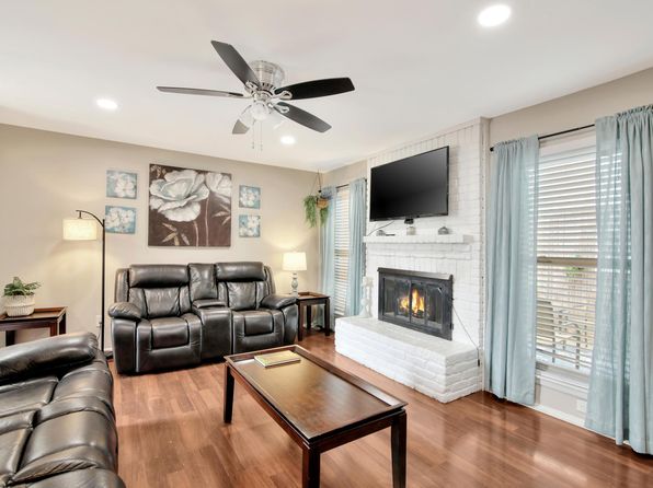 2901 Pegasus Dr