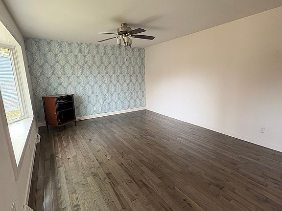 2nd image of 524 Park St
