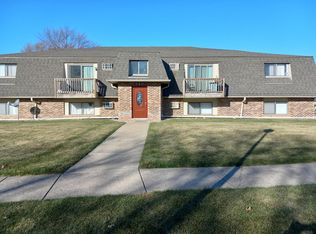 520 Parkview Ln APT 2, Lockport, IL 60441