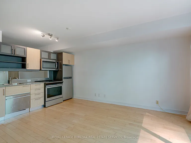 350 Wellington St W #M20 — Photo 16