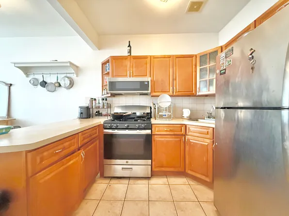 247 Throop Avenue image 5 of 8