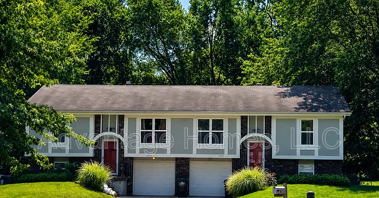 5814 NW Walnut Ct — Photo 1