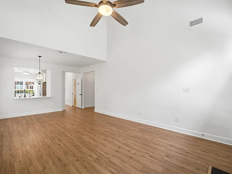 4084 Holly Villa Cir — Photo 15