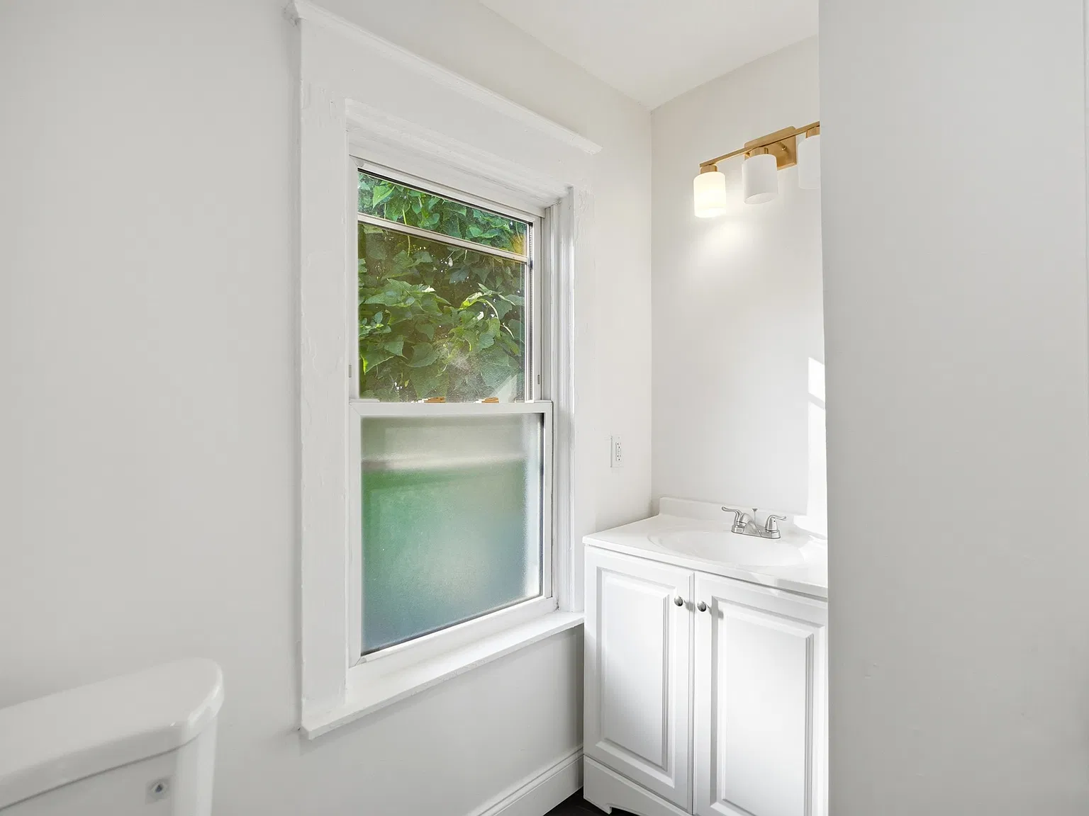 3 bed, 1.5 bath, 1612 sqft, $2,100 — Photo 1