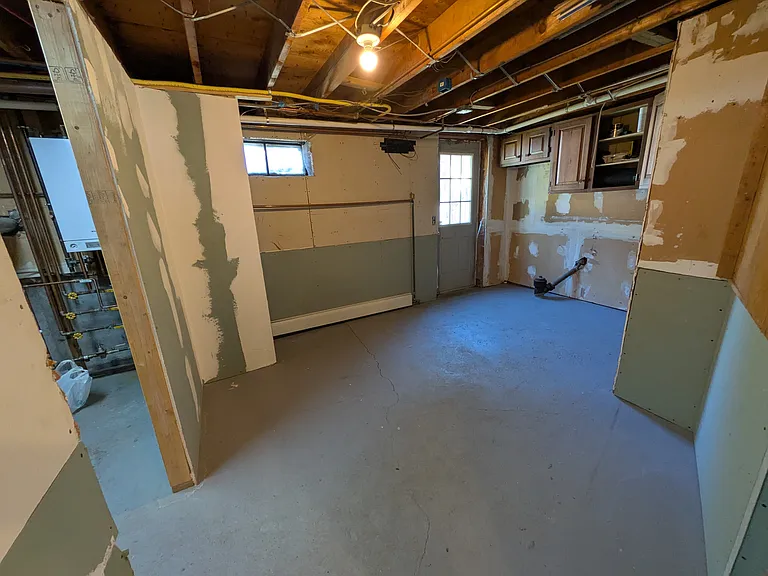 118 Center Ave — Photo 20