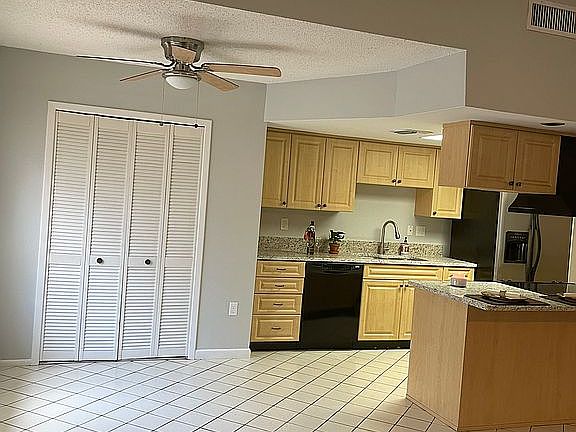 3rd image of 105 Lotus Cir