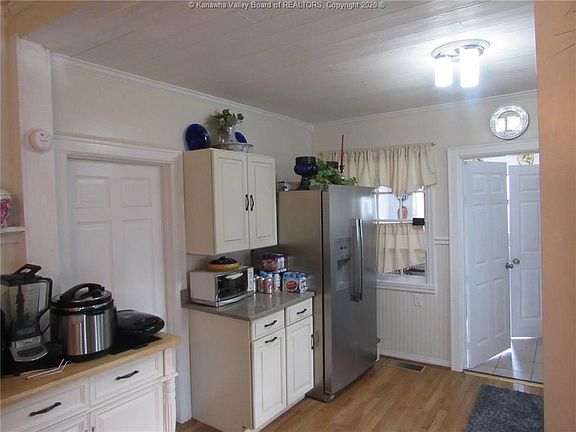 2nd image of 3819 Kanawha Ave