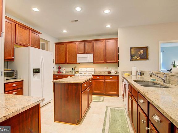 5th image of 17655 Cleveland Park Dr