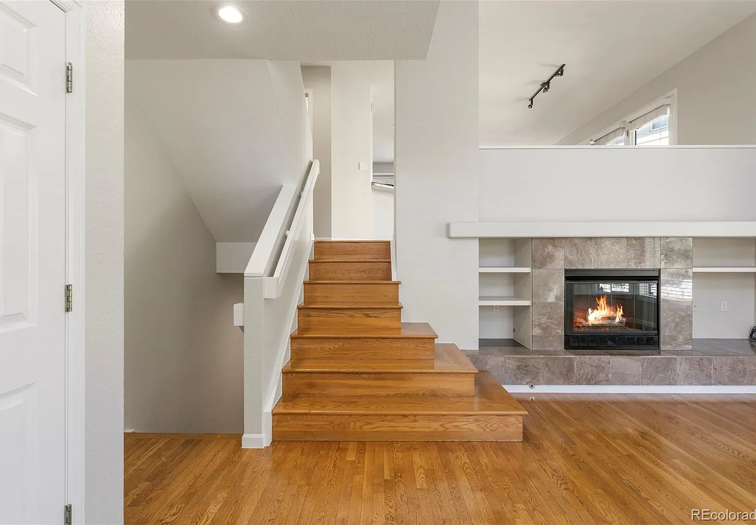 3 bed, 3.5 bath, 1995 sqft, $4,300 — Photo 3