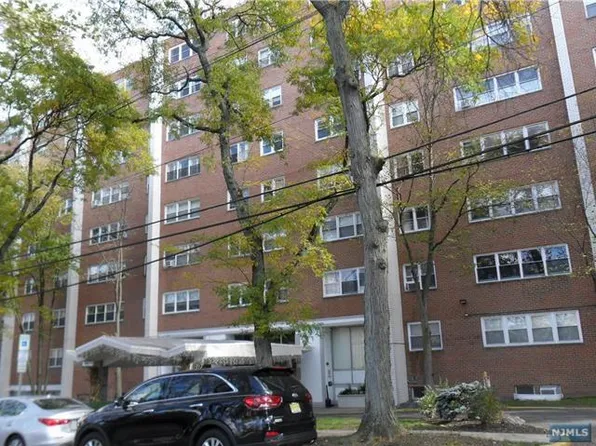 39 E 39th St #308, Paterson, NJ 07514