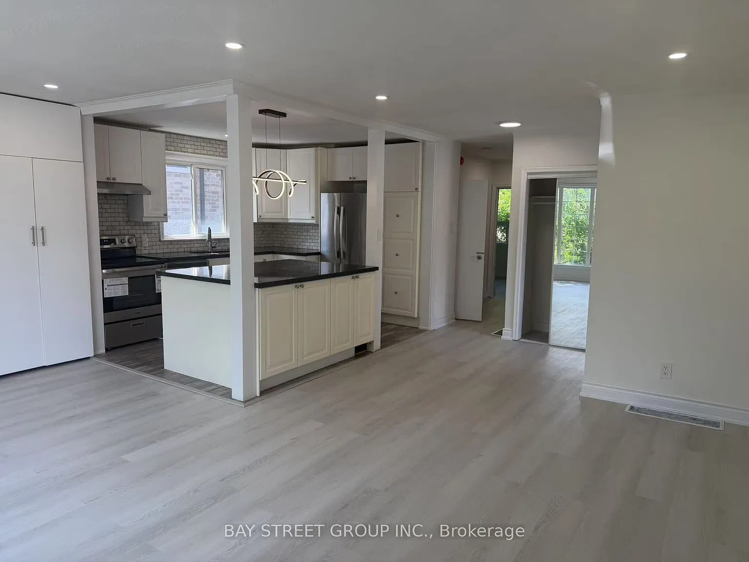 3 bed, $3,000 — Photo 2