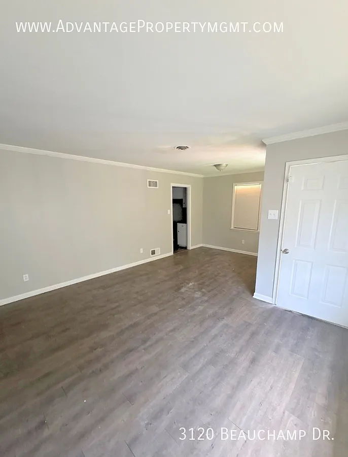 Newly Renovated Home in Oakhaven — Photo 4