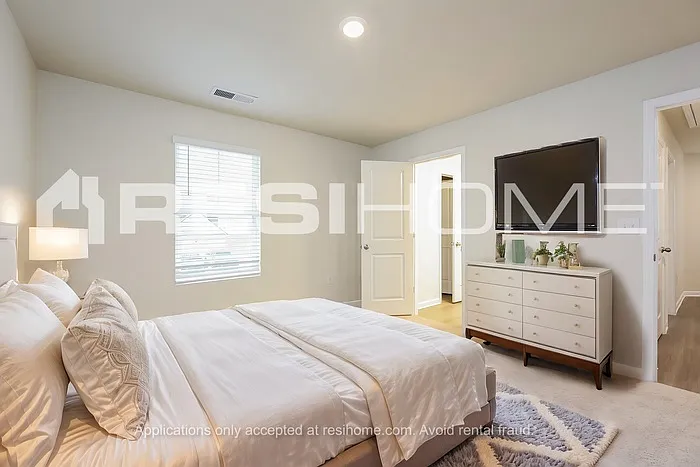 205 Georges Ln — Photo 9